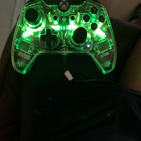 Xbox one controller - Picture 2 of 4